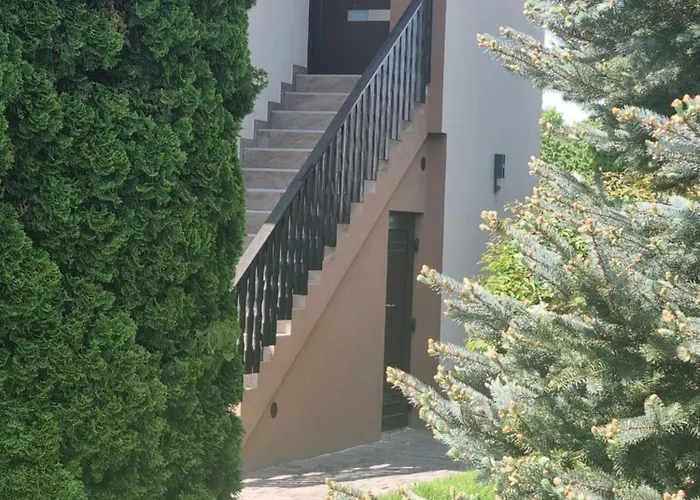 Ad アパート ラデンツィ