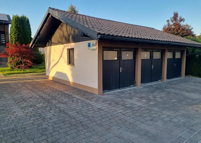 アパート Ad ラデンツィ